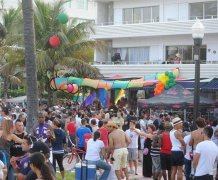 迈阿密偶遇同性恋聚会